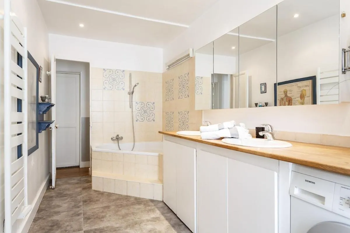 Mon Amour - Vrai Appartement Parisien - Paris Centre- Cosy Modern & Comfort - Free Travel Guide - Offre Speciale Famille - Special Offer 0*,