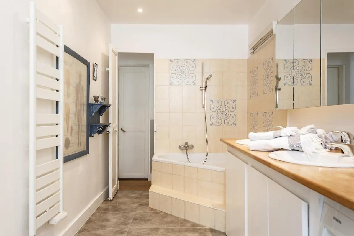 Mon Amour - Vrai Appartement Parisien - Paris Centre- Cosy Modern & Comfort - Free Travel Guide - Offre Speciale Famille - Special Offer 0*,  France