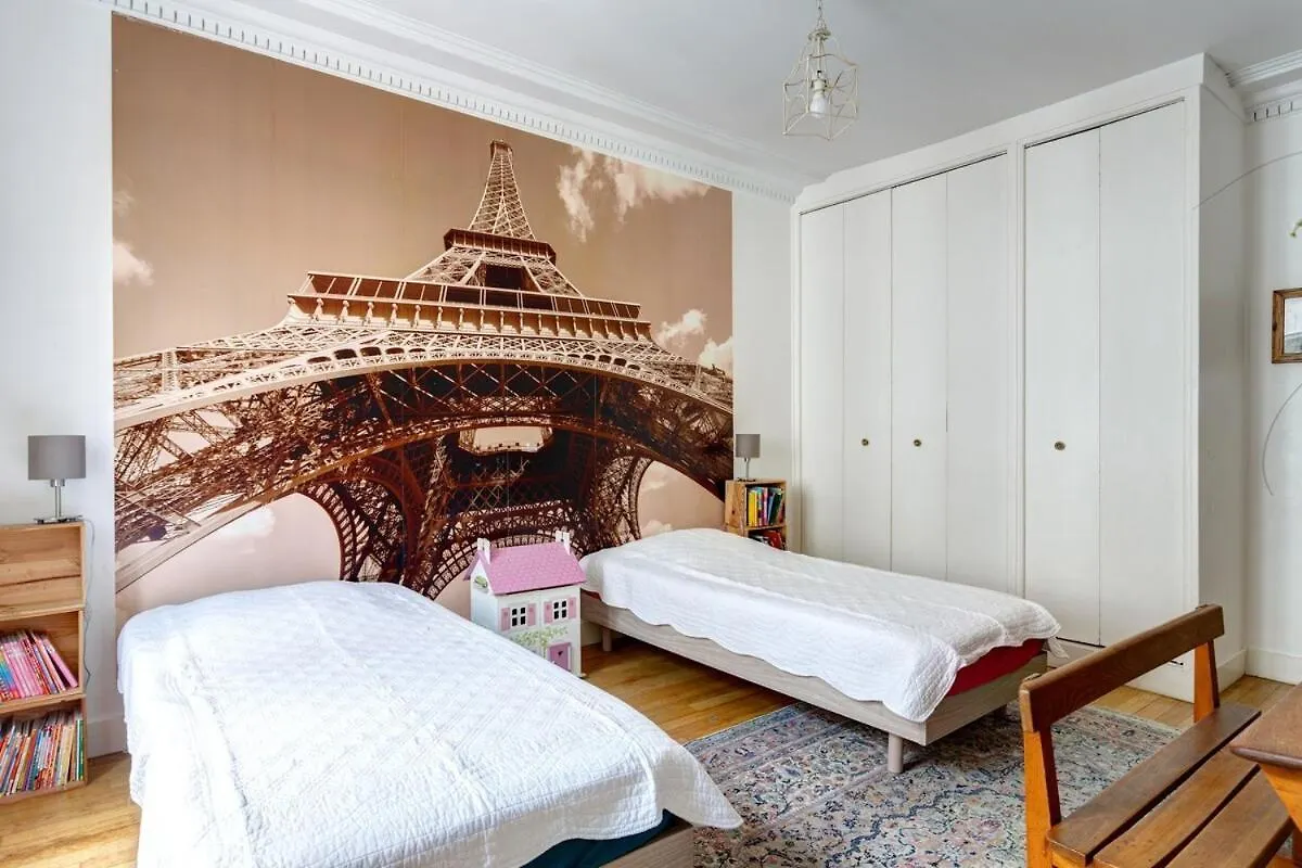 Family Apartment - Mon Amour - Close All You Need- Cosy Modern & Comfort - Free Paris Travel Guide