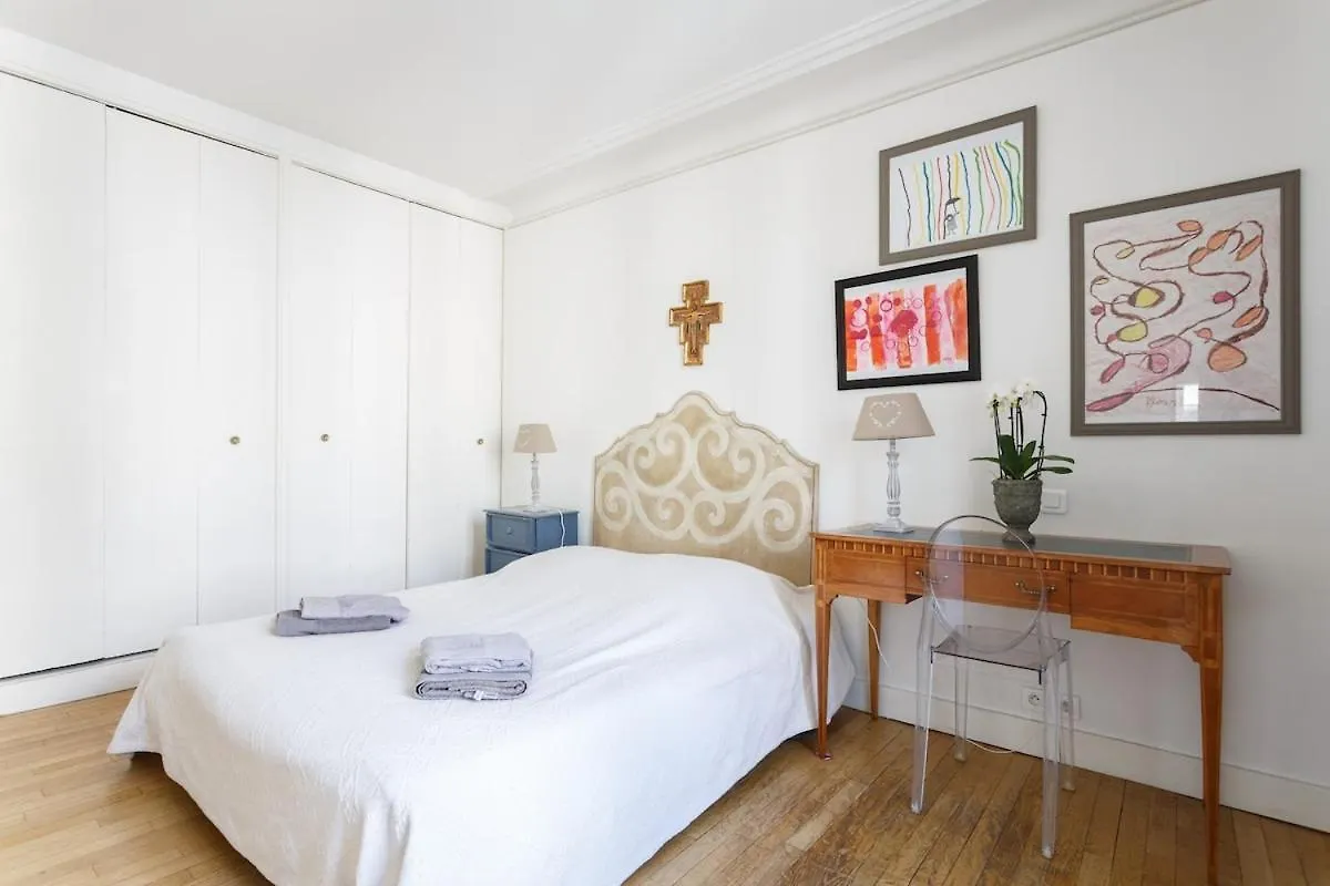 Mon Amour - Vrai Appartement Parisien - Paris Centre- Cosy Modern & Comfort - Free Travel Guide - Offre Speciale Famille - Special Offer 0*,